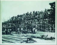 建築中の千秋閣　上棟式か