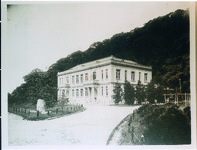 大典記念光慶図書館　徳島公園内に在り