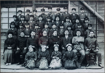 大正４年度阿川尋常高等小学校卒業生記念撮影