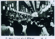 東新町一丁目付近　盆踊りでごった返す東新町