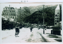 新町橋より眉山を望む