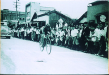 自転車ロードレース　旧徳新本社前