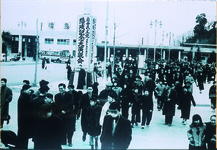 徳島駅前　旧正月の人出