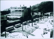 丸新前に勢揃いした徳島市営観光バス　