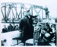 吉野川北堤防　蔭山副知事の農業状況説明