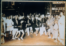 阿波踊り　徳島駅近くにて阿波踊り。近所の人、父の友人が映っている。前の女の人すずえさん。