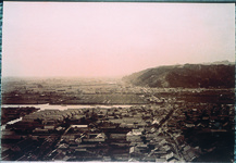 妙見山から撫養の町並みを望む　左は専売局撫養収納所の塩蔵