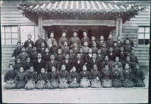 土成小卒業写真（「阿波郡土成村」の文字）