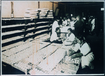 撫養婦人会節約貯金部のお餅（町費救助者への贈り物）撫養小で