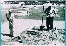 浜入れ後の床面にむらなく砂をまく浜投げ