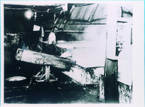 釜の横の床下に設けられた遠心分離機と塩の取り入れ装置