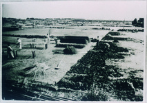 枝状架の組み立て作業と流下盤の整形作業