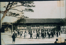 里浦小　校舎全景（２枚組の２）