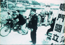 土佐泊渡船乗り場　駐在さん