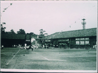 里浦小　旧校舎と運動会