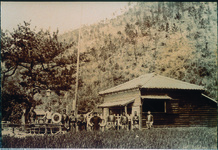 海難救護所か　（浮輪に「鳴門」の文字が見える）