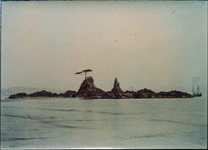 岡崎海岸から夫婦岩を望む