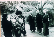 花嫁と三人ばあさん