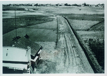 役場屋上より東方を望む（手前に宮本商店）