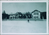 板野東小校舎全景