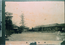 御所小学校校舎全景