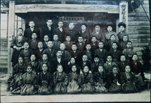 土成小卒業写真（「阿波郡土成村」の文字）