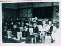 御所中　授業風景（教科書を読む）