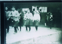 松茂尋常高等小学校　白鳥への遠足・池谷駅（Ｓ9～13高野勧・松茂尋常小学校校長撮影の映画ﾌｨﾙﾑ）