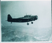 讃岐山脈を飛ぶ「白菊」