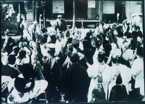 出征兵士を送る国防婦人会