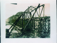 建設中の中央橋