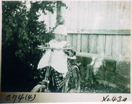 自転車に乗る子供