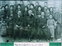 半田キリスト教会員とローガン神父