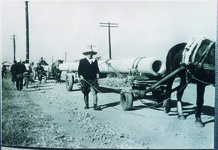 都築コンクリート工業のパイル管運搬