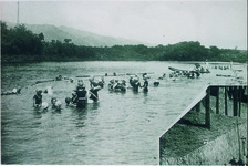 三好高女　吉野川水泳訓練