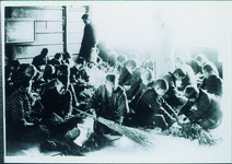 白地小　ほうき作り