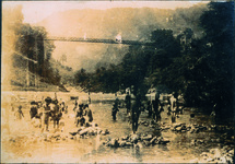 川崎小　低学年の水泳