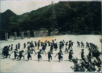 川崎小　女の子の体操