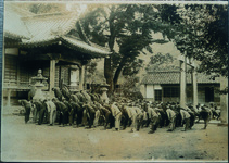 川崎小　神社への団体参拝