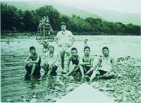 脇中　吉野川での水泳