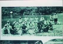 美馬高女　穴吹川での水泳