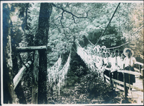 三好高女　かずら橋への遠足