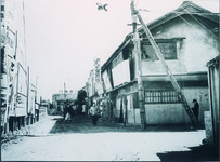 鴨島駅前