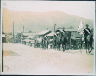 川島駅前の軍馬