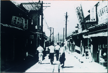 県道鳴池線改良前の町並み