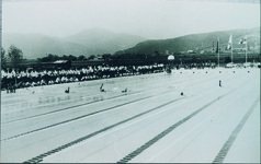 市場中プール竣工