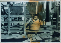 「ふご」に入った子供