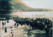 吉野川河畔での相撲