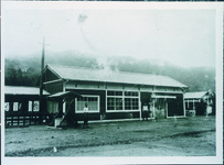 開業直後の三縄駅