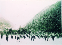 雪の校庭での修練　西宇小学校